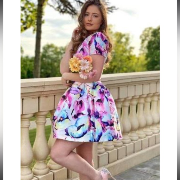 Chi Chi London Women's floral mini puffy Dress - Picture 1 of 8